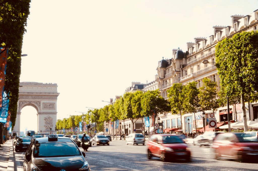 champs-elysee-arc-de-triomphe