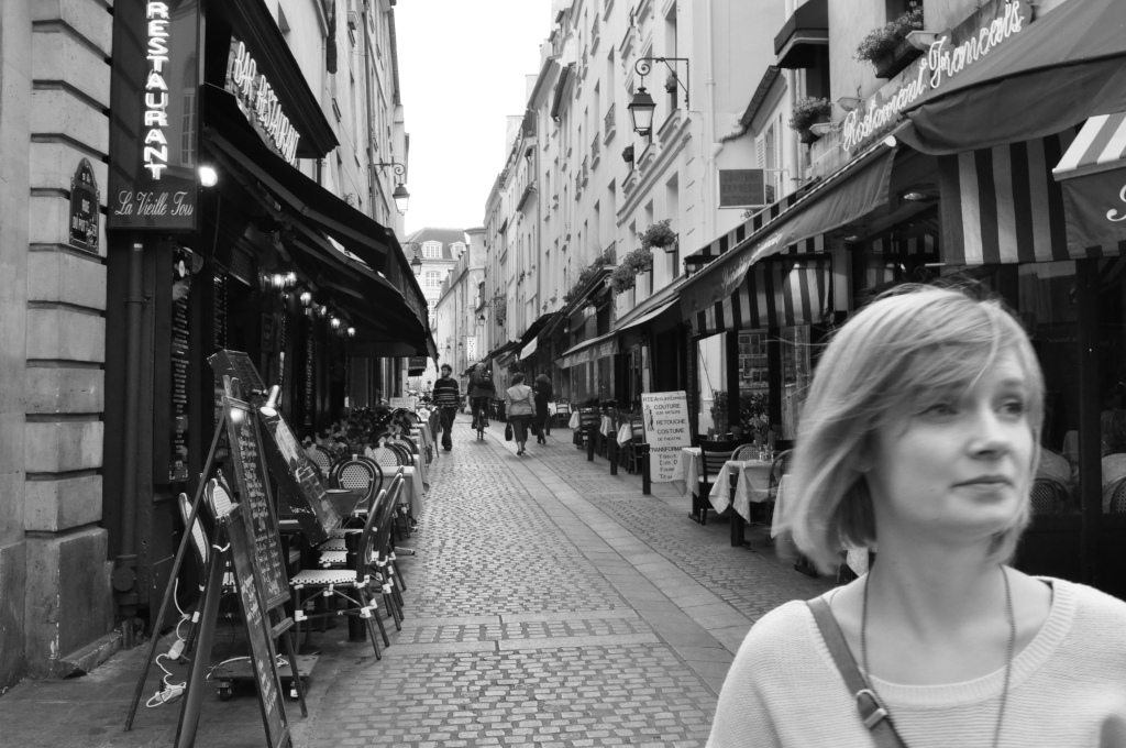 Rue-Moufftard-Parisian-Street