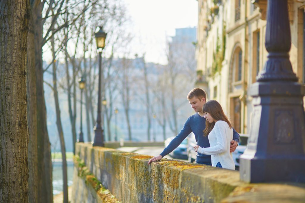 Couple-in-Paris-Notre-Dame-Romantic-Celine-Concierge