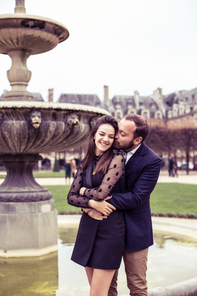 couple-kissing-near-fountain-Valentine's-Day