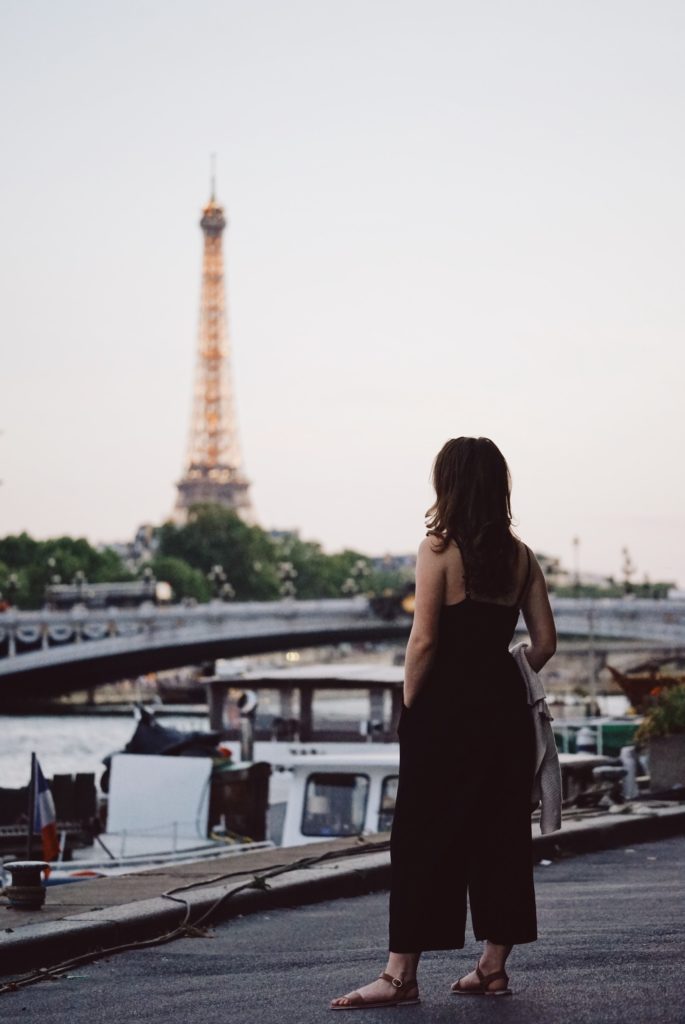 American-woman-in-Paris