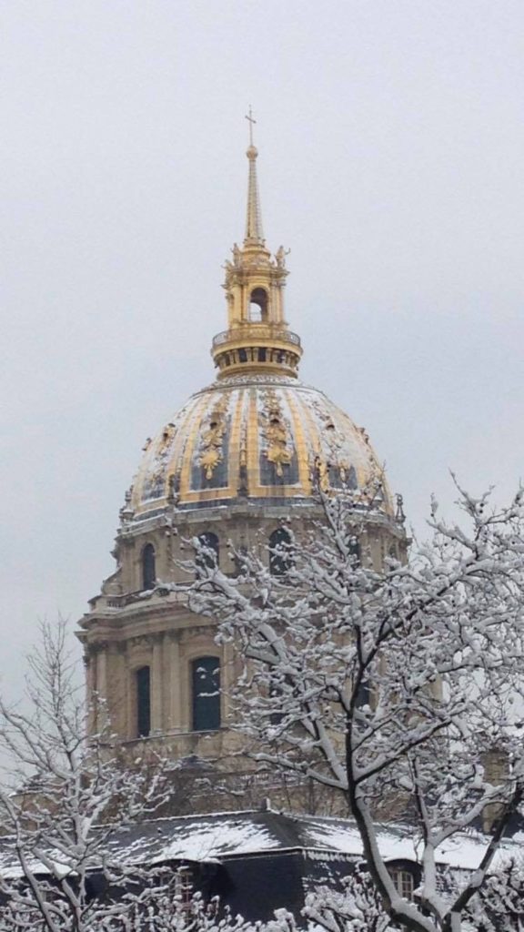 Hotel-des-Invalides-covered-in-snow
