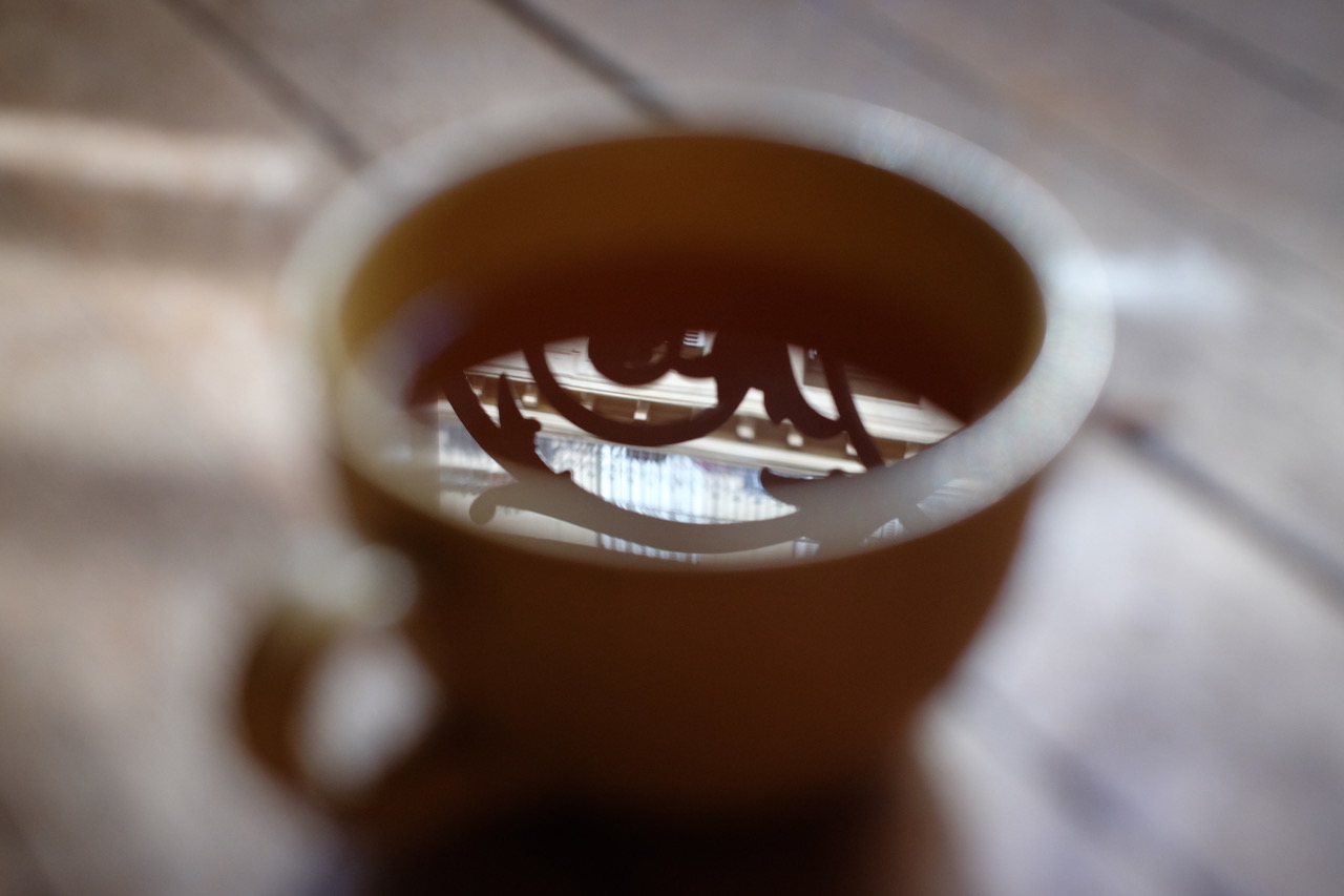 coffee-mug-reflection-of-Paris