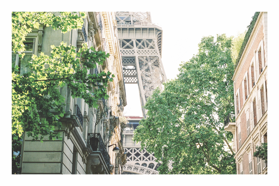 postcard-Eiffel-tower-Celine-Concierge