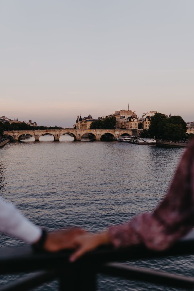 couple-on-the-Seine-Paris-Celine-Concierge